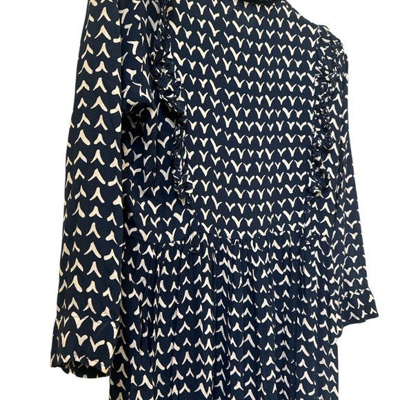 EUC Size L Navy and White Patterned Women's Dress - Picture 7 of 8